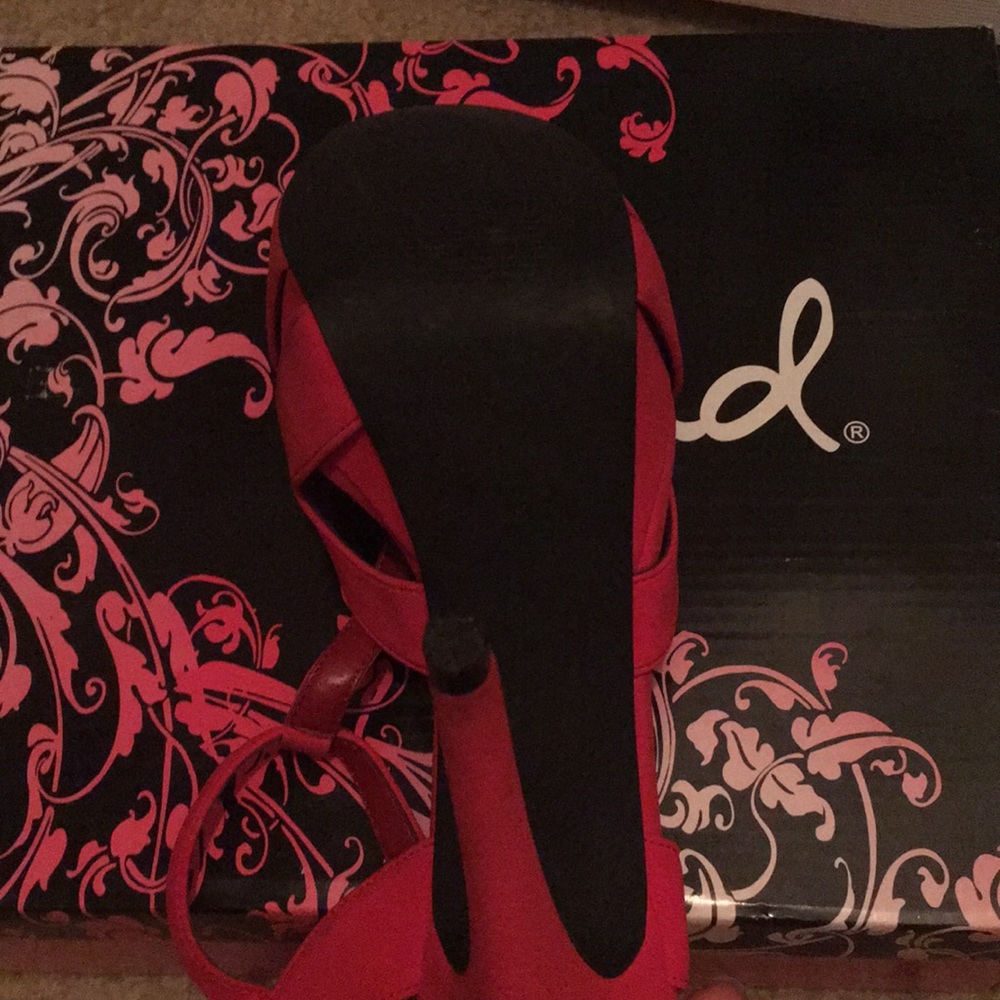 Red pumps - Picture 5 of 5